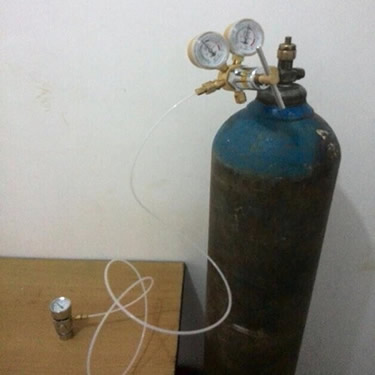 氧气瓶与充氧仪链接